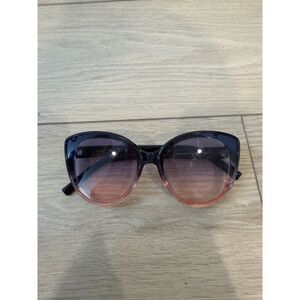 TAHARI oversized Pink And Black Women's Sunglasses TH880 Excellent Condition